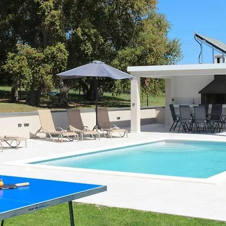 Monte Vernal Mit Pool Villa Pula
