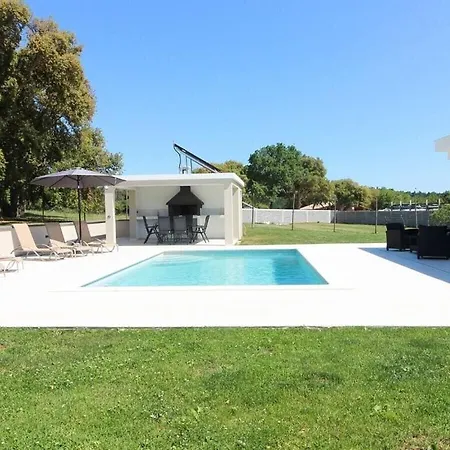 Villa Monte Vernal Mit Pool Pula